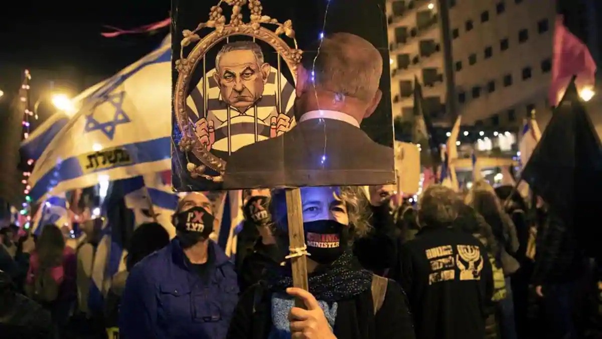 Israelis maintain anti-Netanyahu protests in wintry weather
