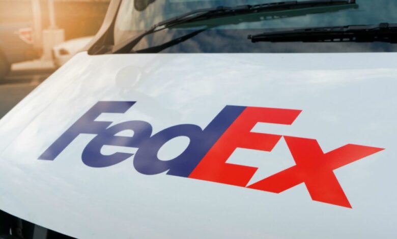 fedex warns of global recession slashing sales forecast by half 1024x576 1