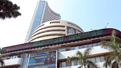 sensex tumbles over 400 pts on mounting u.s. recession fears, nifty tests 17,750